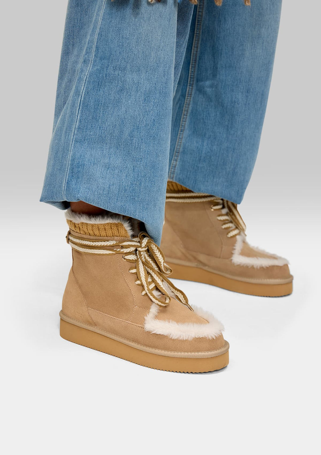 Comfy Lace-Up Boot Suede - Sand